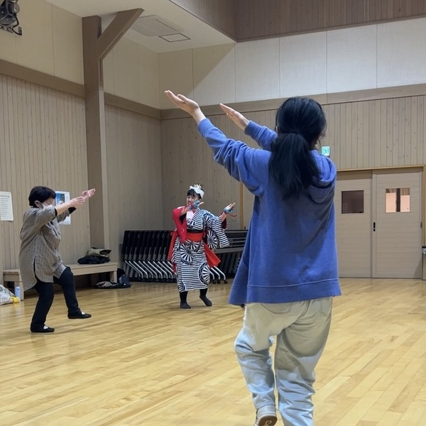 三陸アーティスト・イン・レジデンスにて地域の芸能の方々と交流勉強会